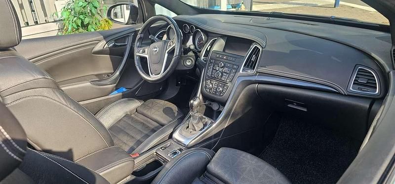 Gebraucht Opel Cascada Ultimate 120 PS (88 kW) 2016 Weinrot Cabrio