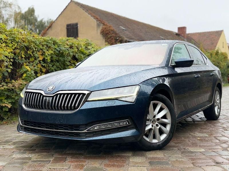 Gebraucht Skoda Superb Style 120 PS (88 kW) 2019 Blau Limousine
