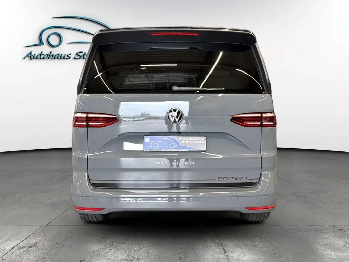 Gebraucht VW Multivan Edition 150 PS (110 kW) 2025 Grau Van / Kleinbus