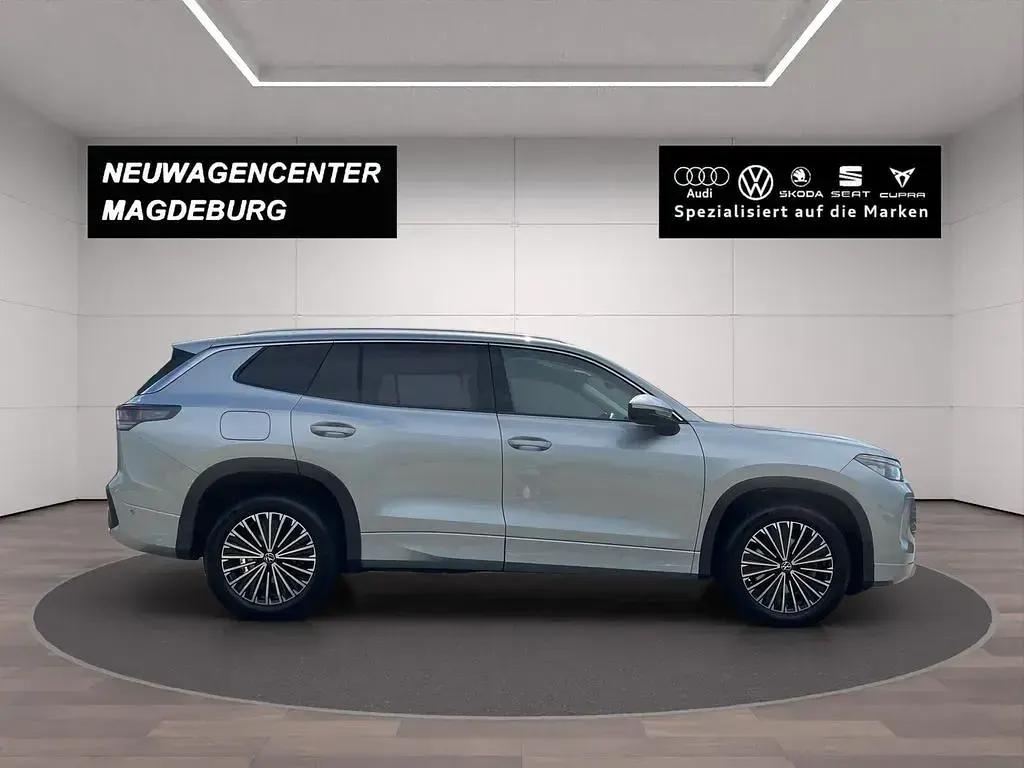 Gebraucht VW Tayron Life 150 PS (110 kW) 2025 Oyster silver metallic SUV
