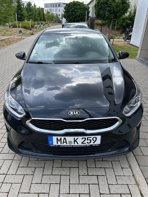 Schwarz Gebraucht 2020 Kia Ceed Edition 7 Limousine | 13.250 € (Fairer Preis) - Bild 1/4