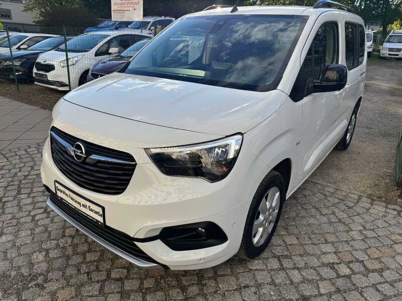 Weiß Gebraucht 2023 Opel Combo Life Ultimate Van / Kleinbus | 20.999 € (Guter Preis) - Bild 1/4