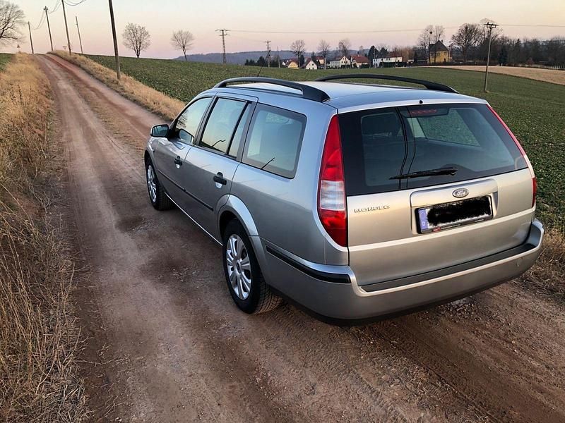 Gebraucht Ford Mondeo Ambiente 110 PS (80 kW) 2007 Silber Kombi