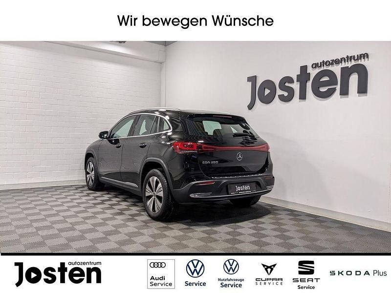 Gebraucht Mercedes EQA250 139 kW (190 PS) 2021 Schwarz (nachtschwarz  unilack) SUV