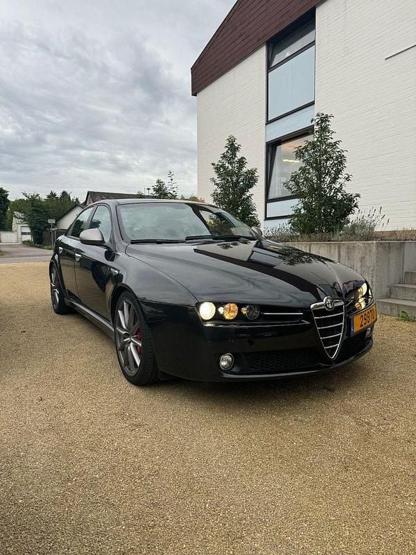 Schwarz Gebraucht 2011 Alfa Romeo 159 Ti Limousine | 7.500 € (Fairer Preis) - Bild 1/4