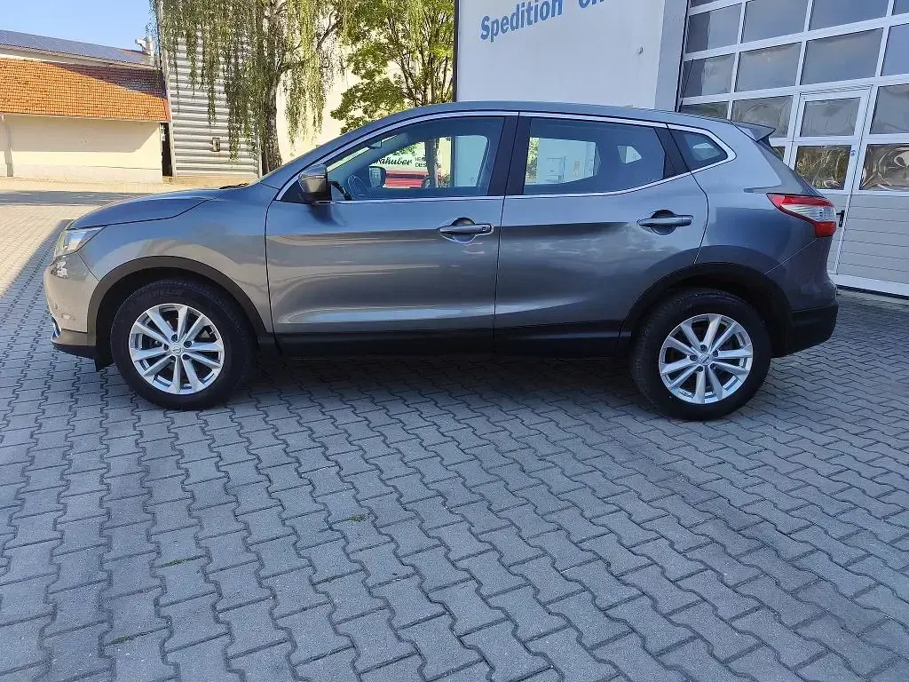 Gebraucht Nissan Qashqai Acenta 116 PS (85 kW) 2015 Grau SUV