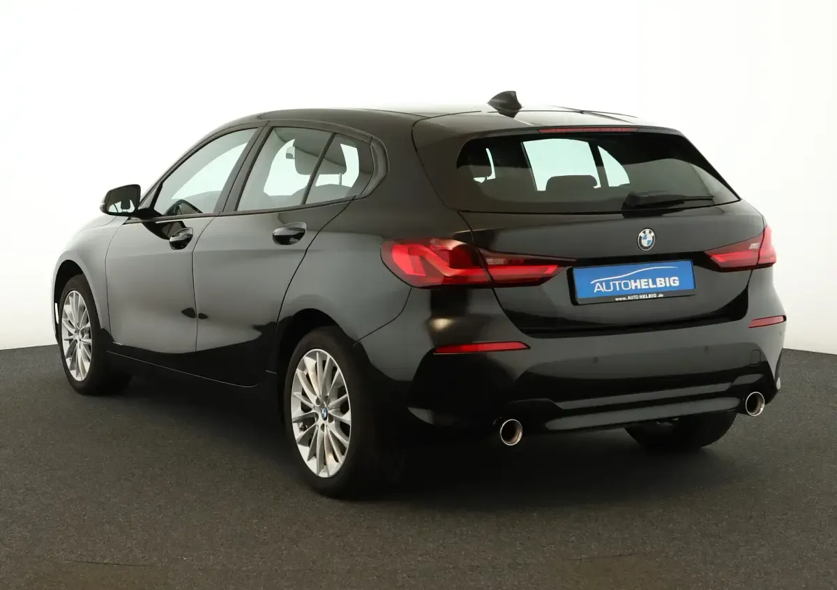 Gebraucht BMW 120 Advantage 190 PS (139 kW) 2023 Saphirschwarz metallic Kleinwagen