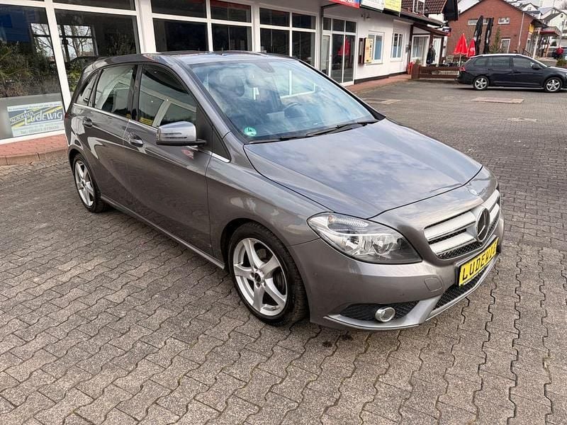 Gebraucht Mercedes B180 122 PS (89 kW) 2014 Mountaingrau  met. Van / Kleinbus