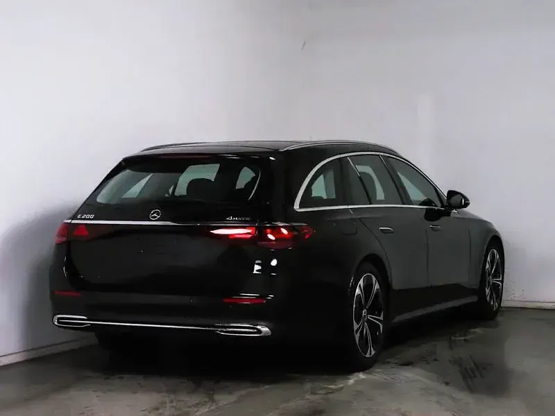Używany Mercedes E200 Advanced 204 KM (150 kW) 2024 Czarny Sedan/Limuzyna