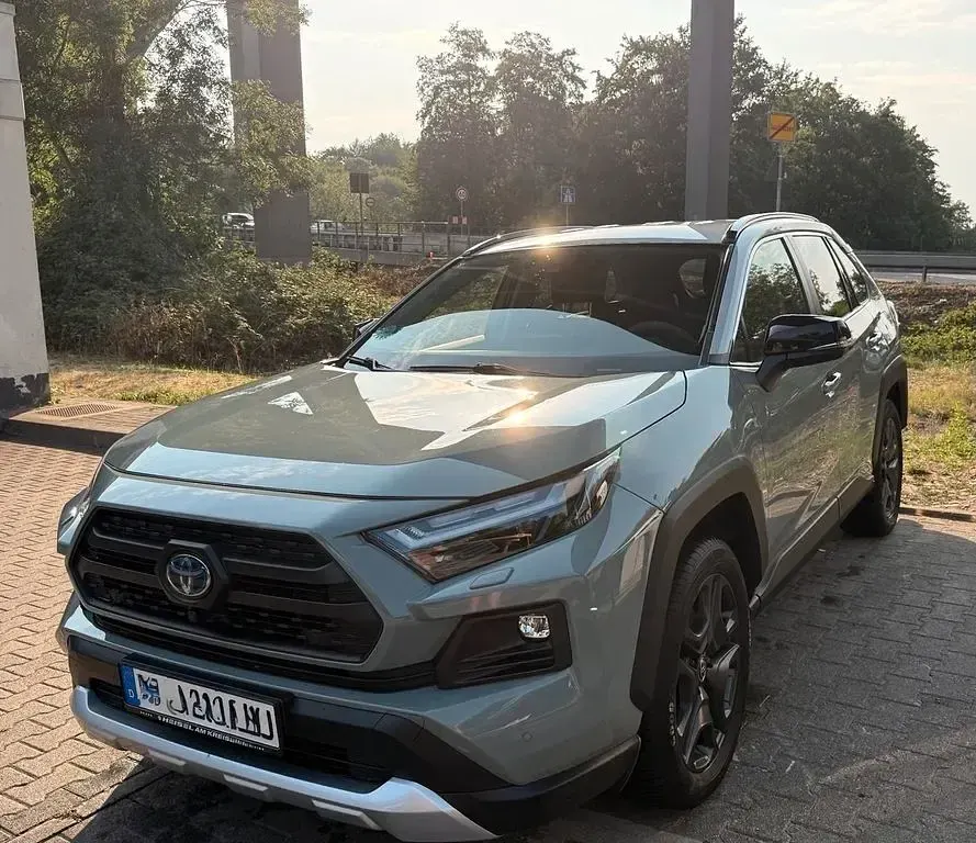 Gebraucht Toyota RAV4 Hybrid 222 PS (163 kW) 2022 Grün SUV