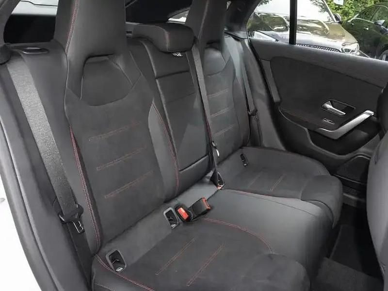 Gebraucht Mercedes CLA200 163 PS (119 kW) 2025 Weiss unilack polarweiss Kombi