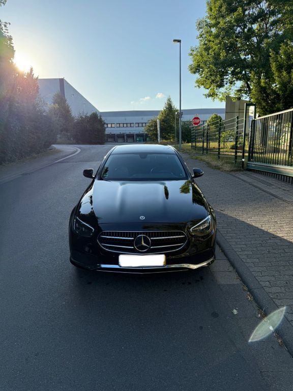 Schwarz Gebraucht 2022 Mercedes E200 Limousine | 22.999 € (Superpreis) - Bild 1/4