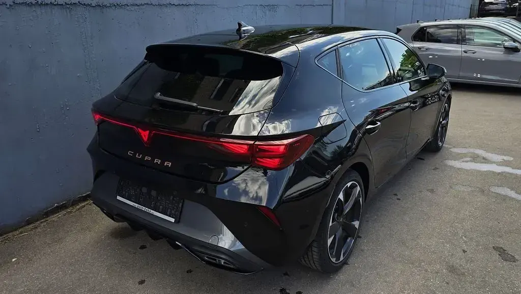Gebraucht Cupra Leon 150 PS (110 kW) 2025 Midnight schwarz metallic Limousine