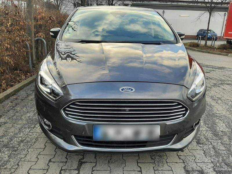 Gebraucht Ford S-MAX Titanium 179 PS (131 kW) 2016 Van / Kleinbus
