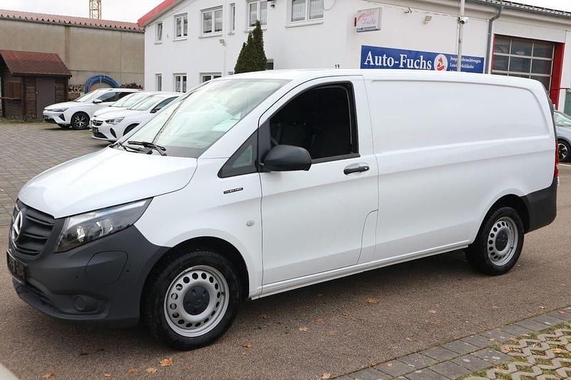 Weiß Gebraucht 2023 Mercedes e-Vito Van / Kleinbus | 25.500 € (Guter Preis) - Bild 1/4