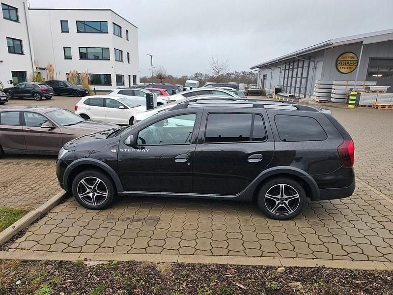 Schwarz Gebraucht 2020 Dacia Logan MCV Stepway Kombi | 12.500 € (Etwas zu teuer) - Bild 1/4