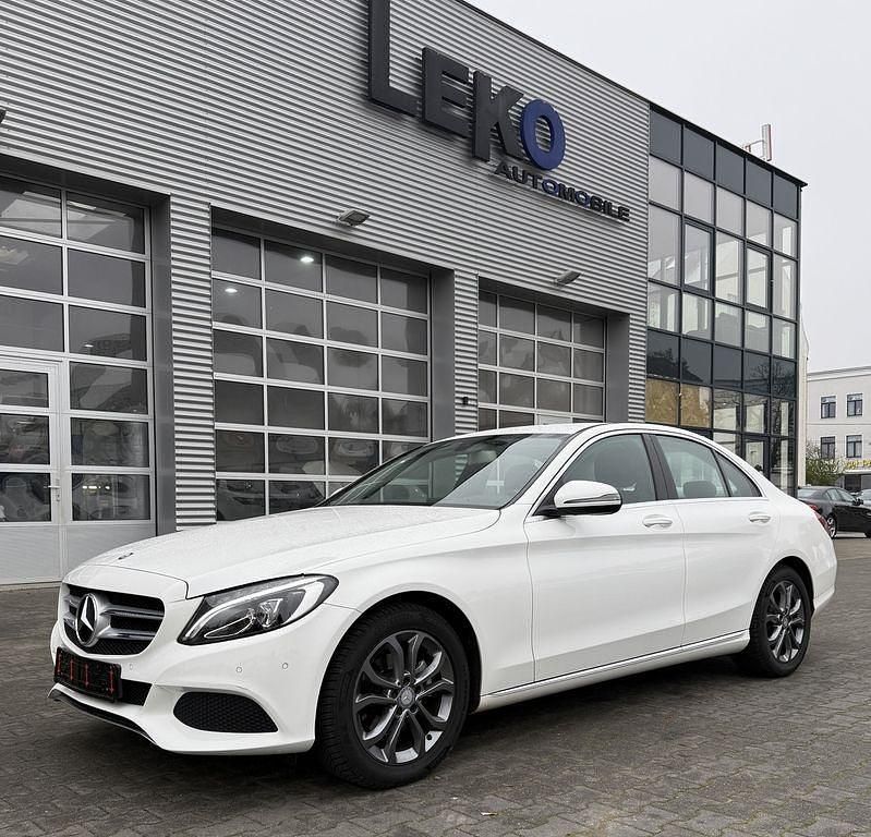 Weiß Gebraucht 2017 Mercedes C180 Limousine | 14.990 € (Guter Preis) - Bild 1/4