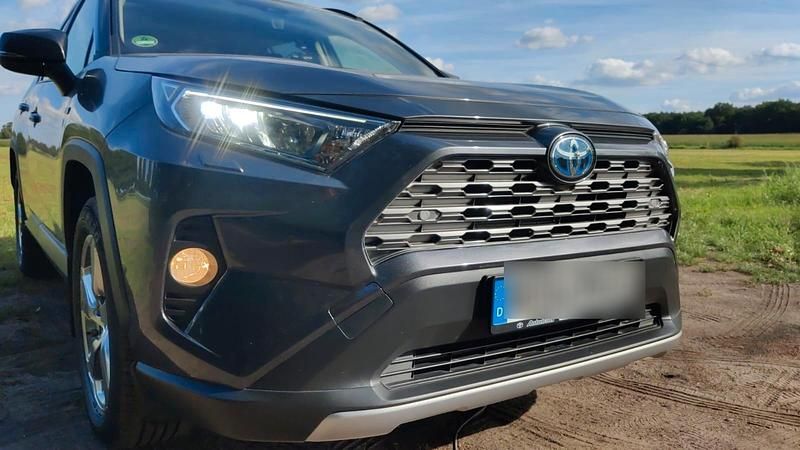 Grau Gebraucht 2019 Toyota RAV4 Hybrid SUV | 25.900 € (Guter Preis) - Bild 1/4