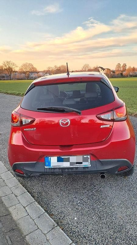 Gebraucht Mazda 2 Edition 90 PS (66 kW) 2015 Rot Kleinwagen