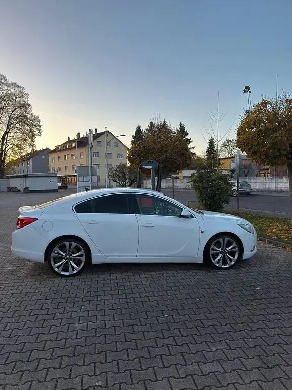 Gebraucht Opel Insignia Edition 160 PS (117 kW) 2011 Weiß Limousine