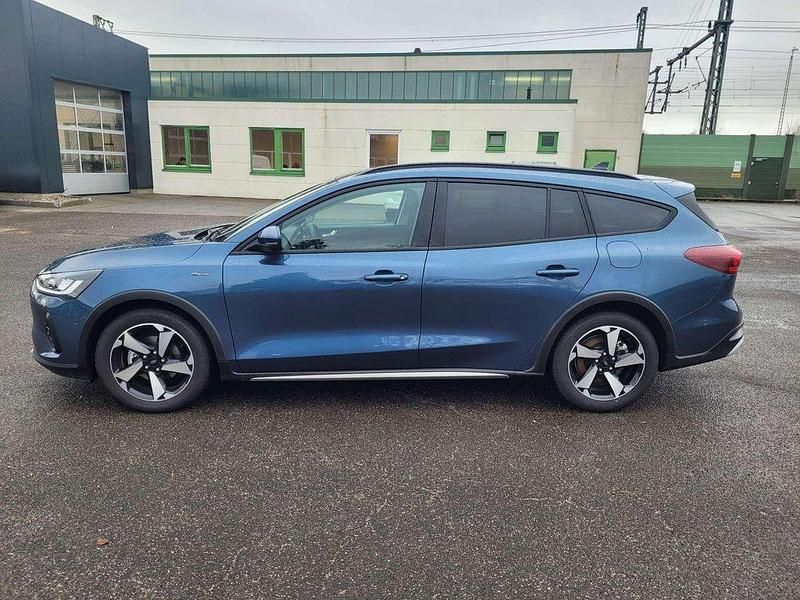 Gebraucht Ford Focus Active X 116 PS (85 kW) 2025 Chromablau metallic Kombi