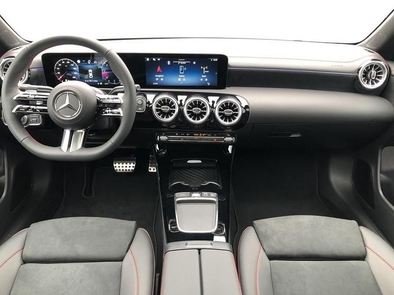 Gebraucht Mercedes CLA220 AMG 190 PS (139 kW) 2025 Weiß Limousine