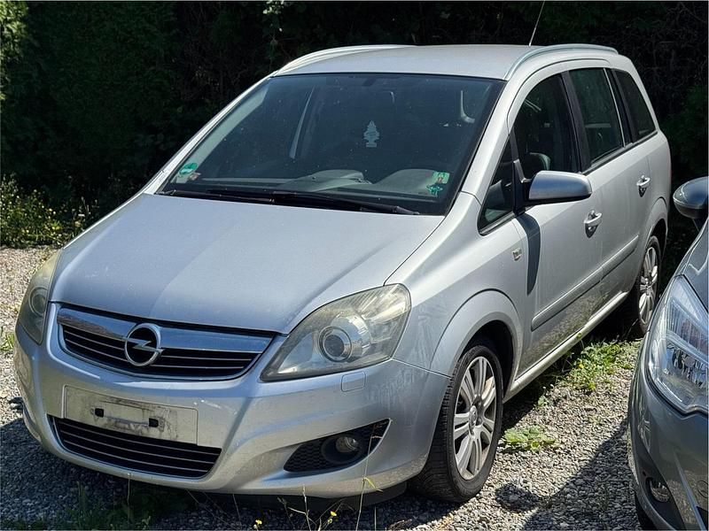 Silber Gebraucht 2008 Opel Zafira Van / Kleinbus | 599 € (Superpreis) - Bild 1/4