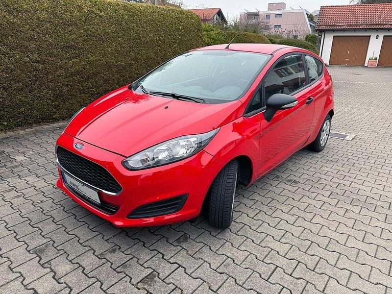 Gebraucht Ford Fiesta Ambiente 60 PS (44 kW) 2016 Rot Kleinwagen