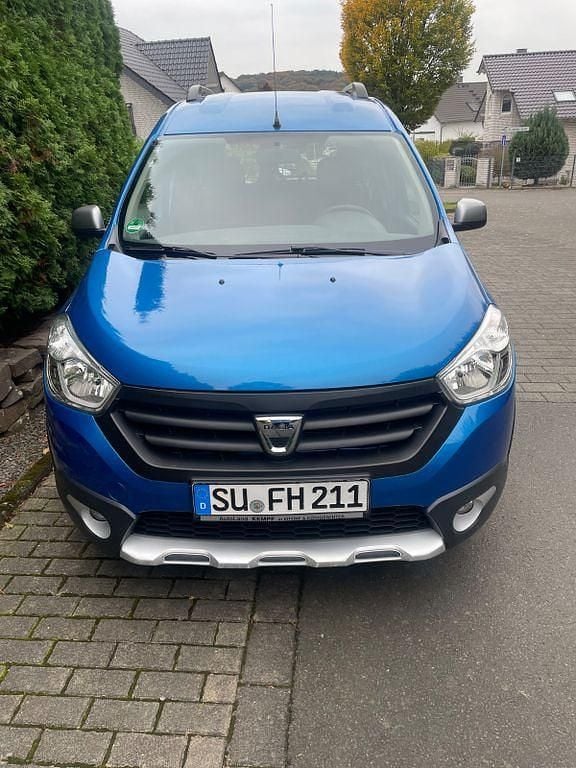 Blau Gebraucht 2017 Dacia Dokker Celebration Van | 8.400 € (Superpreis) - Bild 1/4