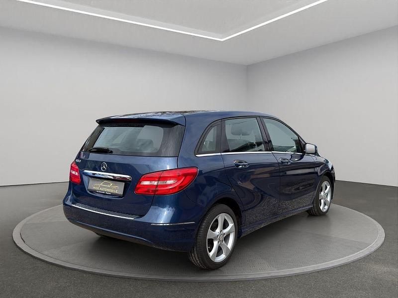 Gebraucht Mercedes B180 122 PS (89 kW) 2012 Blau Van / Kleinbus