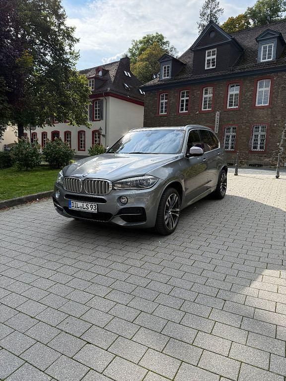Grau Gebraucht 2017 BMW X5 M50 M Sport SUV | 45.000 € - Bild 1/4