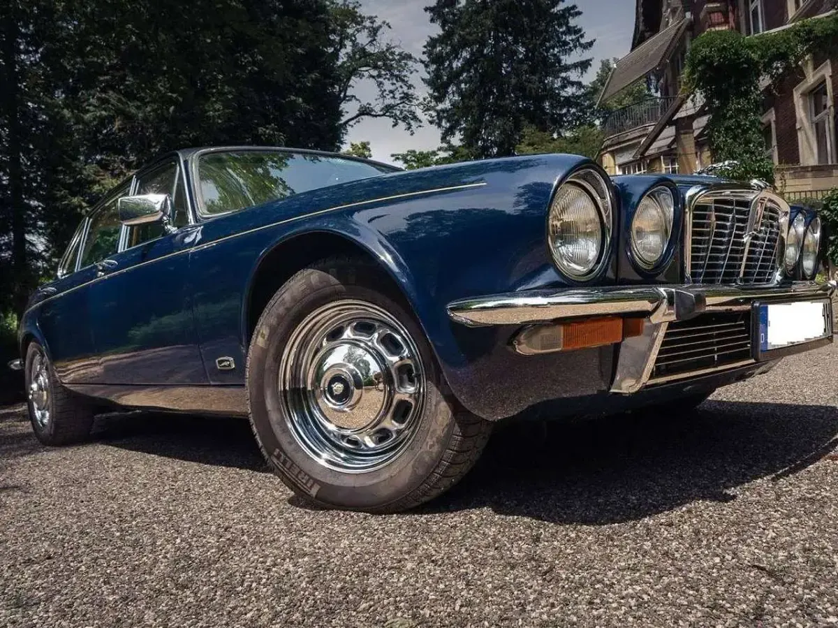 Gebraucht Jaguar XJ12 295 PS (216 kW) 1980 Blau Limousine