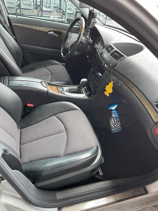 Second-hand Mercedes E200 163 CP (119 kW) 2004 Argintiu Break