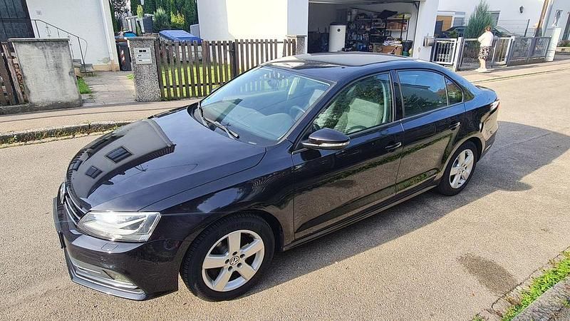 Schwarz Gebraucht 2015 VW Jetta Limousine | 10.900 € (Teuer) - Bild 1/4