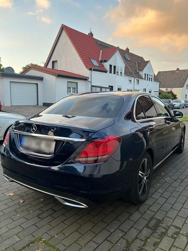 Blau Gebraucht 2020 Mercedes C200 Limousine | 28.300 € (Teuer) - Bild 1/4