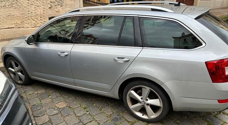 Silber Gebraucht 2016 Skoda Octavia Style Kombi | 14.500 € (Fairer Preis) - Bild 1/4