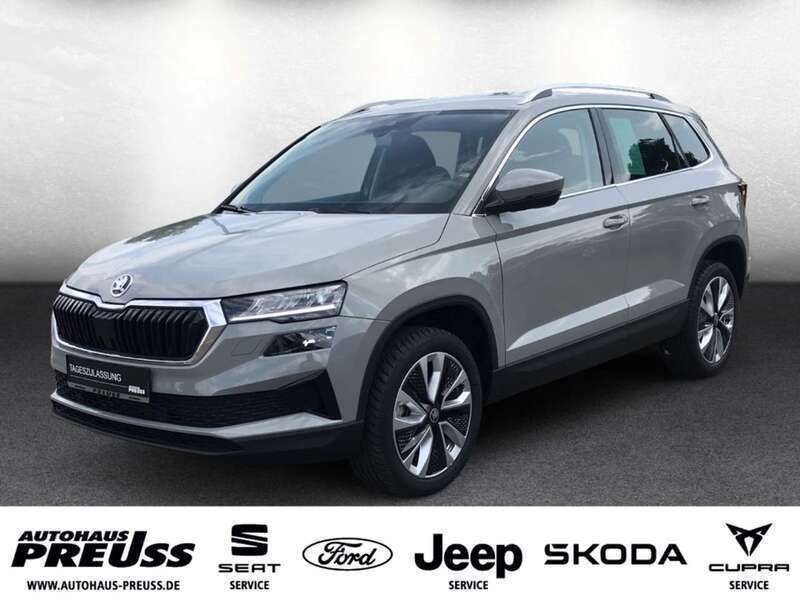 Steelgrau Neu 2025 Skoda Karoq Selection SUV | 34.680 € (Fairer Preis) - Bild 1/4