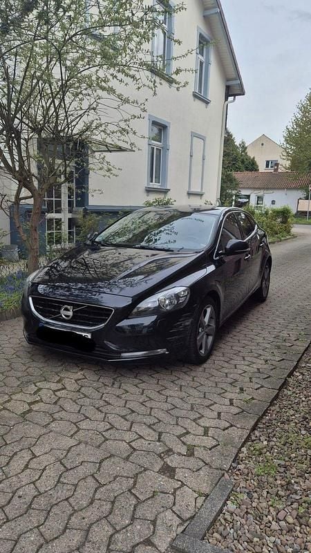Usata Volvo V40 150 CV (110 kW) 2012 Nero Utilitaria