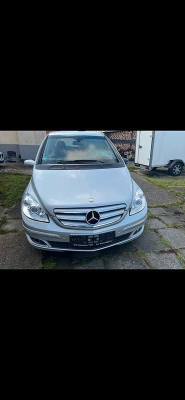 Gebraucht Mercedes B200 140 PS (102 kW) 2006 Silber Van / Kleinbus