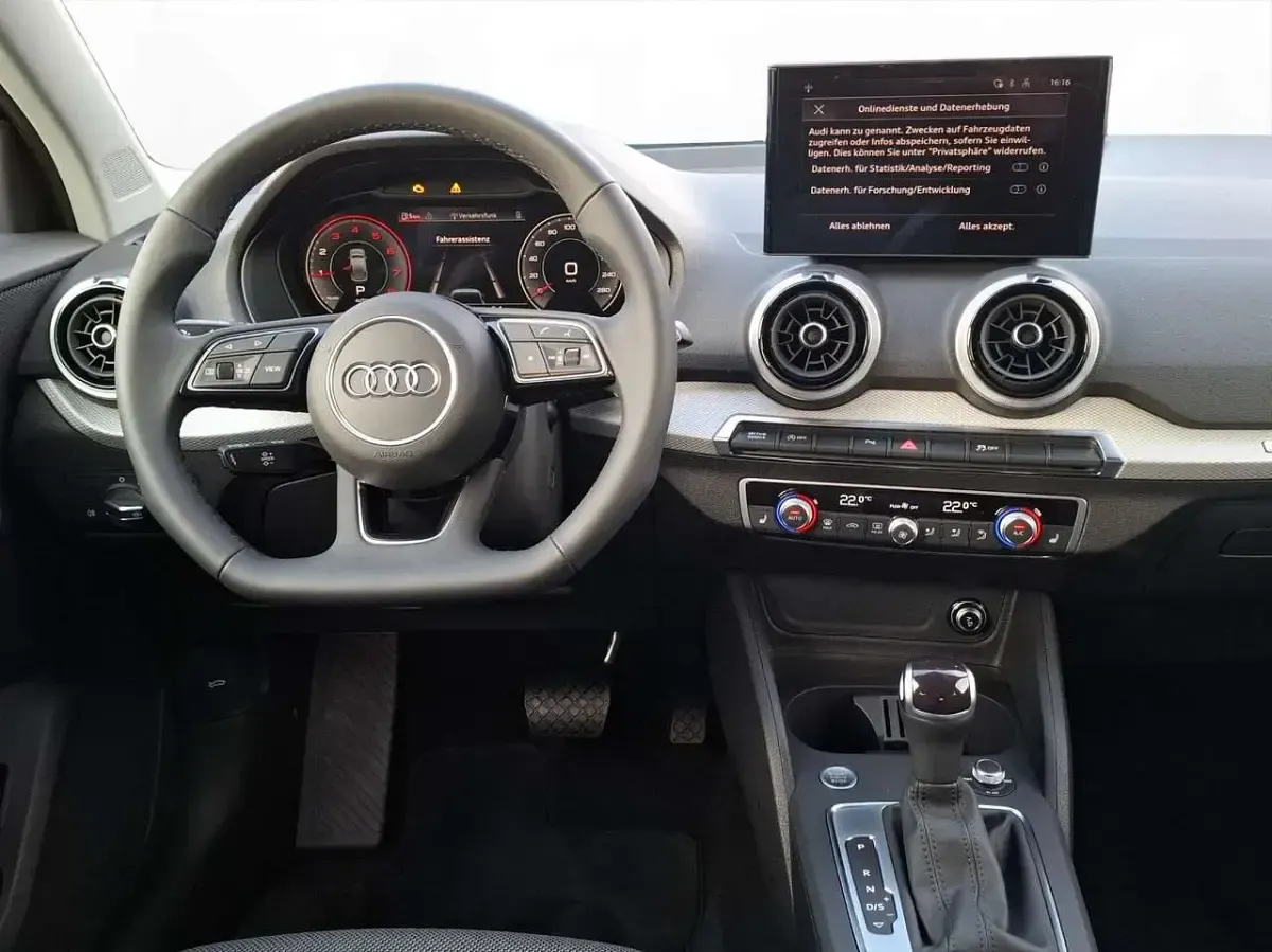 Gebraucht Audi Q2 Advanced 150 PS (110 kW) 2025 Grau SUV