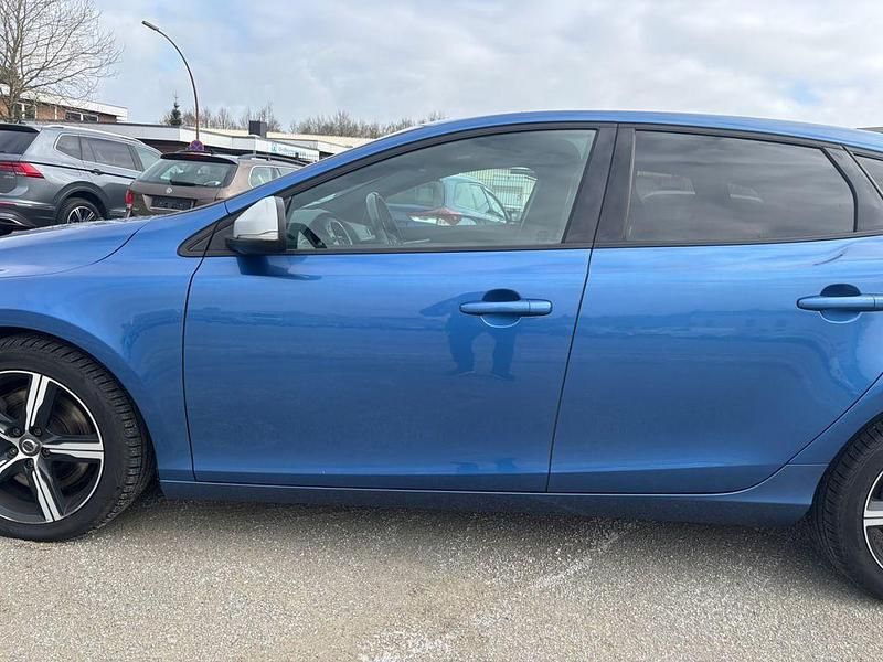 Gebraucht Volvo V40 R-Design 150 PS (110 kW) 2017 Blau Limousine