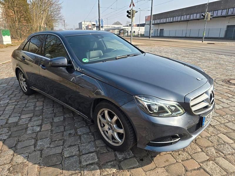 Gebraucht Mercedes E200 Elegance 184 PS (135 kW) 2013 Silber Limousine