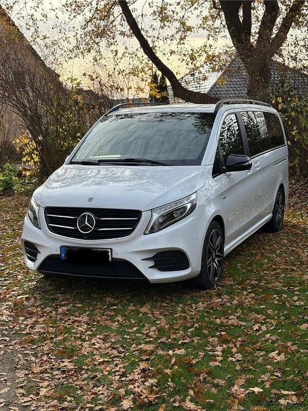 Weiß Gebraucht 2017 Mercedes E250 Avantgarde Edition Van / Kleinbus | 41.499 € - Bild 1/4