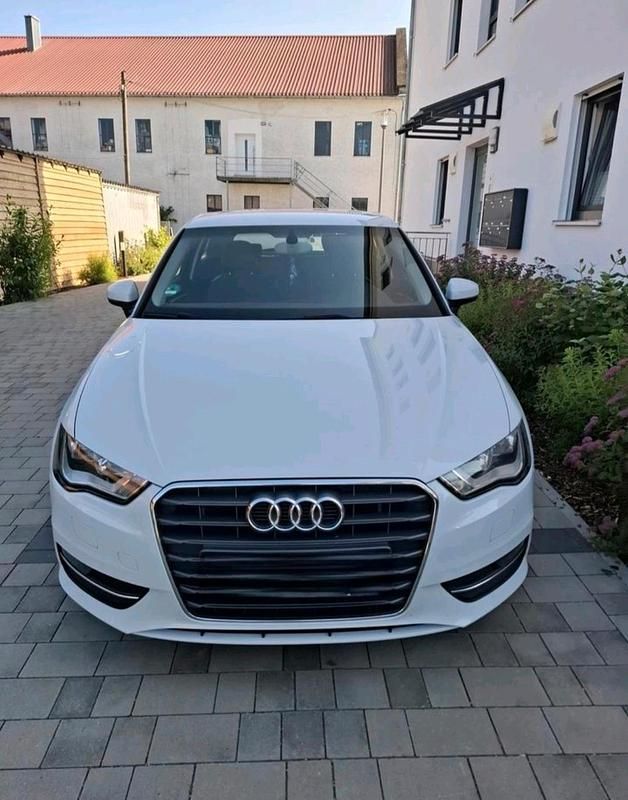 Weiß Gebraucht 2014 Audi A3 Limousine | 7.400 € - Bild 1/4
