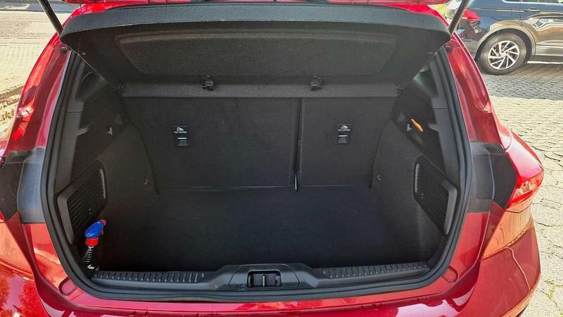 Gebraucht Ford Focus 125 PS (91 kW) 2023 Rot Limousine