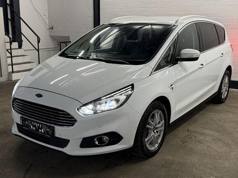 Gebraucht Ford S-MAX Titanium 241 PS (177 kW) 2019 Weiß Van / Kleinbus
