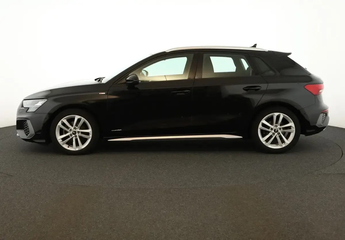 Gebraucht Audi A3 S-Line 150 PS (110 kW) 2023 Mythosschwarz metallic Limousine