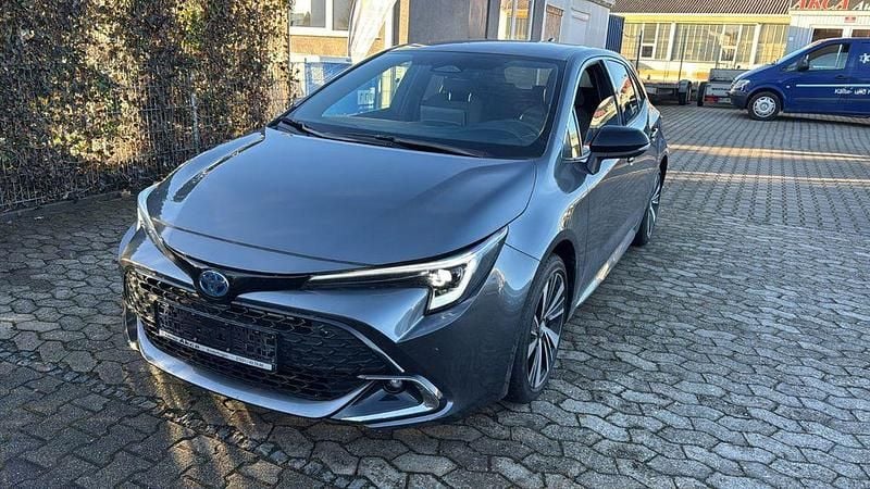 Grau Gebraucht 2025 Toyota Corolla Limousine | 24.800 € (Superpreis) - Bild 1/4
