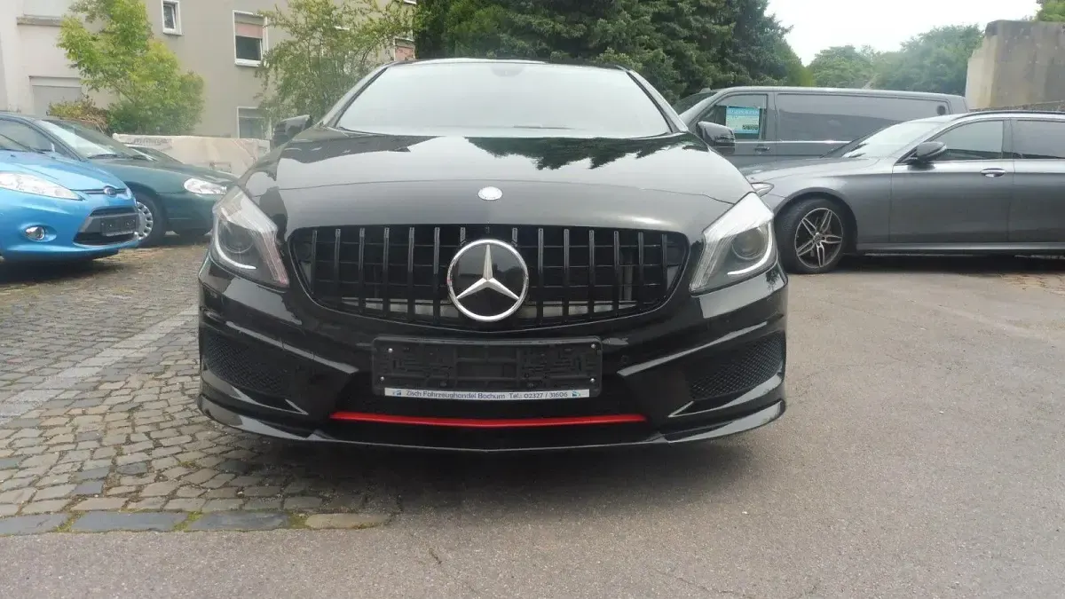 Gebraucht Mercedes A180 AMG line 170 PS (125 kW) 2014 Schwarz Kleinwagen
