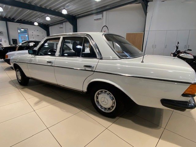 Gebraucht Mercedes 200 94 PS (69 kW) 1979 Limousine